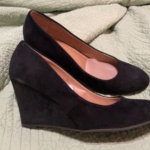 Merona black closed toe wedges